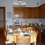 Oda ve Kahvaltı Al Vecchio Glicine Gábria